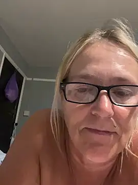 Blondnboujee53 Webcamshow