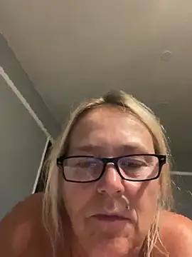 Blondnboujee53 – webcam-show