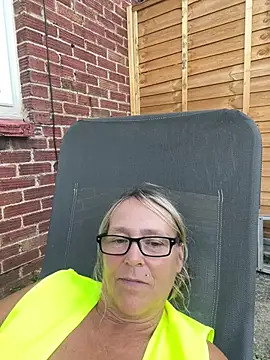 Blondnboujee53's Webcam Show