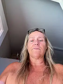 Blondnboujee53 – webcam-show