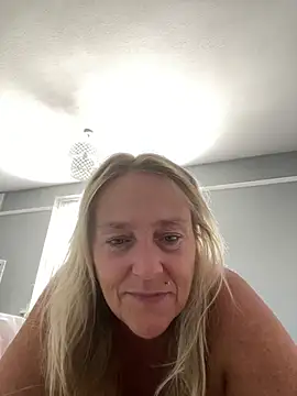 Blondnboujee53 – webcam-show