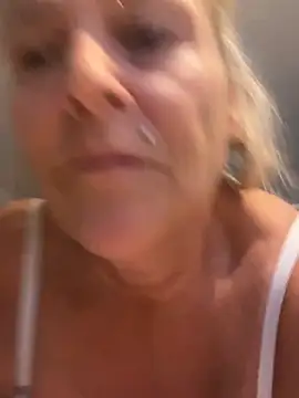 Blondnboujee53's Webcam Show