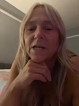 Blondnboujee53's Webcam Show