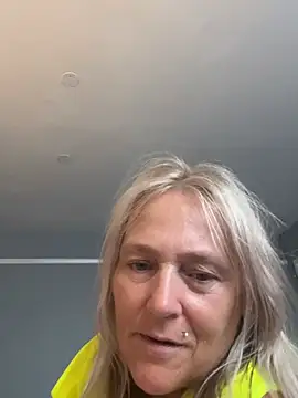 Blondnboujee53のウェブカメラショー