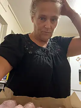 Blondnboujee53's Webcam Show