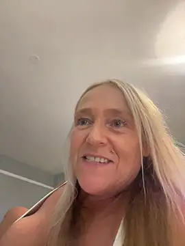 Blondnboujee53's Webcam Show