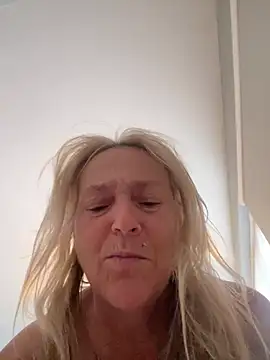 Blondnboujee53: διαδικτυακό σόου στην κάμερα