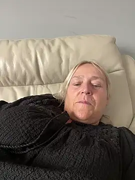 Show de Blondnboujee53 na webcam