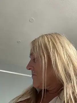 Blondnboujee53 웹캠 쇼