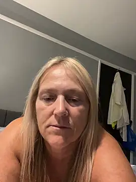 Blondnboujee53 Show in webcam