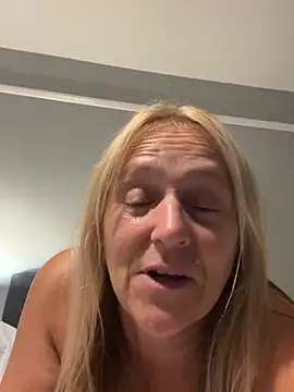 Blondnboujee53 웹캠 쇼