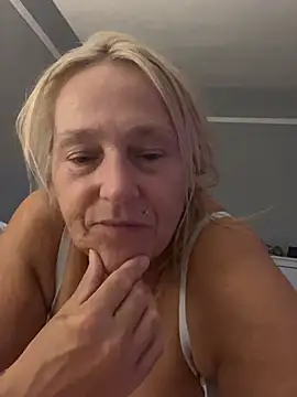 Blondnboujee53 Webcamshow