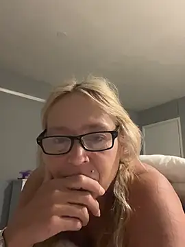 Blondnboujee53 Show in webcam