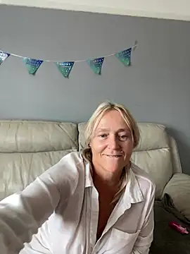 Webkamerová show Blondnboujee53