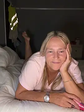 Blondnboujee53 webkamerás műsora