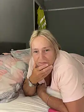 Blondnboujee53 在線直播表演