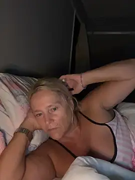 Blondnboujee53's Webcam Show