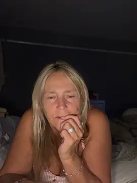 Blondnboujee53 Webcamshow