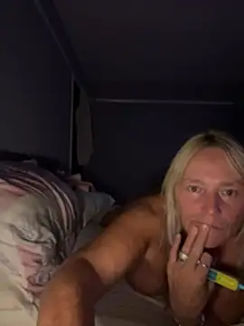 Blondnboujee53 – webcam-show