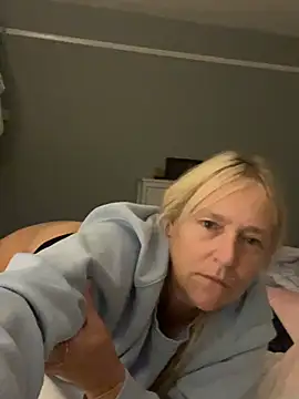 Blondnboujee53's Webcam Show