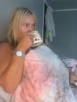 Blondnboujee53 – webcam-show