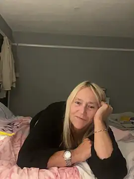 Blondnboujee53 Webcam show