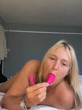 โชว์เว็บแคมของ Blondnboujee53