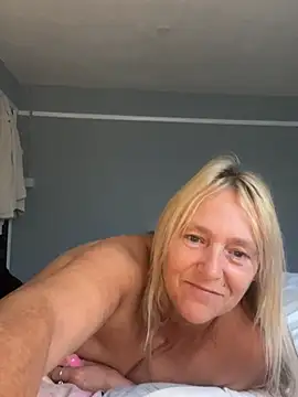 Blondnboujee53 Webcamshow