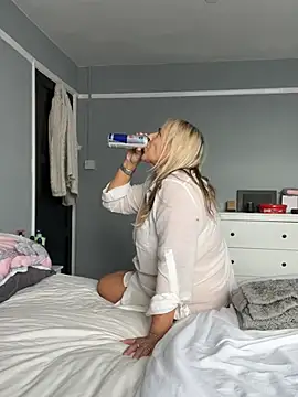 Blondnboujee53 Adlı Modelin Web Kamerası Şovu