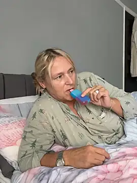 Show de Blondnboujee53 na webcam