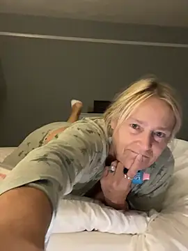 Blondnboujee53 웹캠 쇼