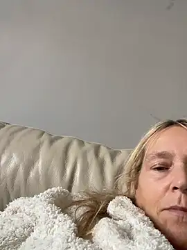 Blondnboujee53 Show in webcam