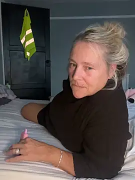 Blondnboujee53's Webcam Show