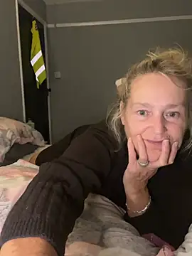 Blondnboujee53's Webcam Show