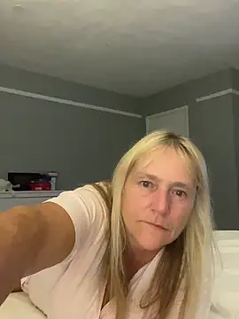 Blondnboujee53's Webcam Show
