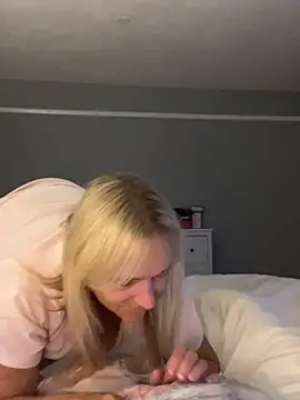 Blondnboujee53 Show in webcam