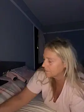 Blondnboujee53 웹캠 쇼