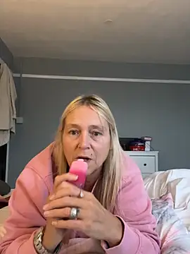Show de Blondnboujee53 na webcam