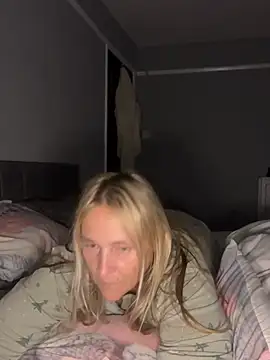 Blondnboujee53 在線直播表演