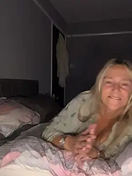 Blondnboujee53 Webcamshow