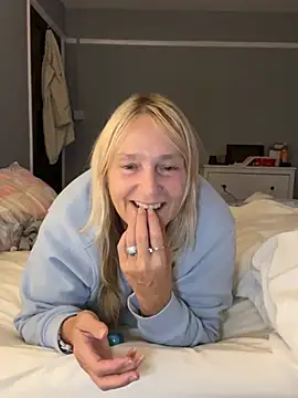 Blondnboujee53 在線直播表演