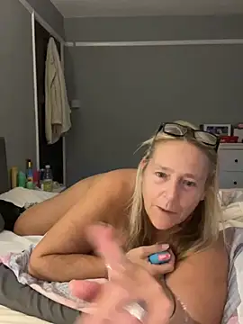 Blondnboujee53's Webcam Show
