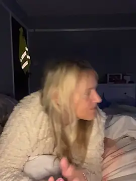 Blondnboujee53 网络视讯表演