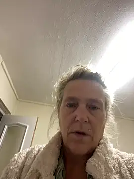 Blondnboujee53's Webcam Show