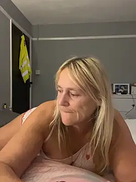 Blondnboujee53 webkamerás műsora
