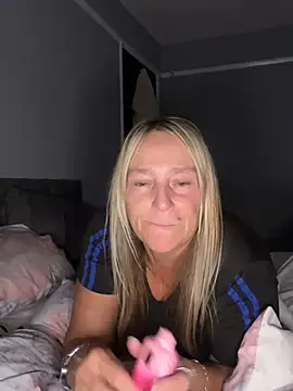 Blondnboujee53's Webcam Show