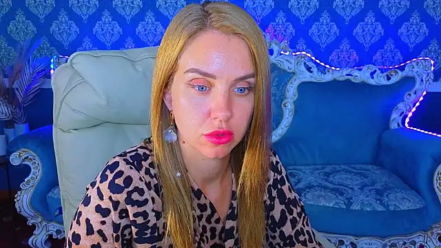Chat +18 de GabriEllla_4U ao vivo
