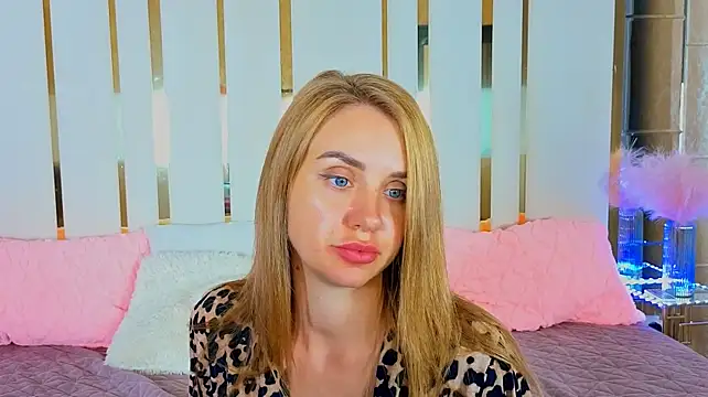 Chat +18 de GabriEllla_4U ao vivo