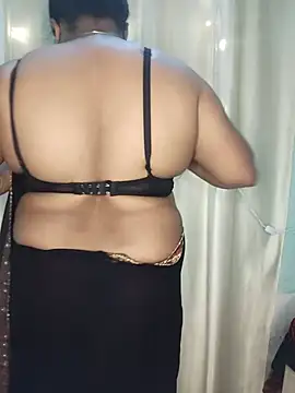 DESI-DOLLLL Adlı Modelin Canlı XXX Sohbeti