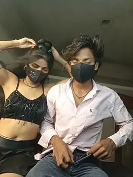 Romantic-couple10: διαδικτυακό σόου στην κάμερα